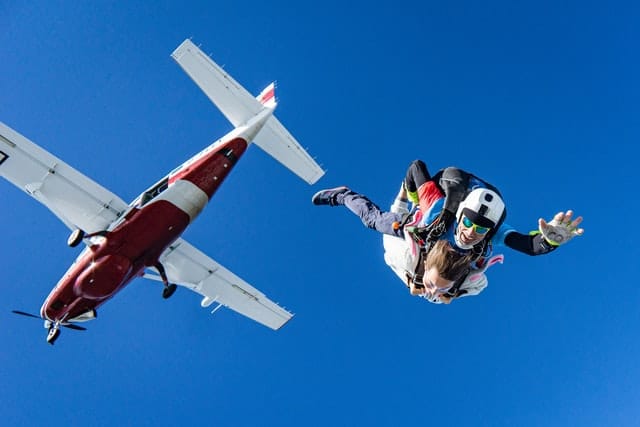 Skydiving Accident - Photo by Kamil Pietrzak on Unsplash